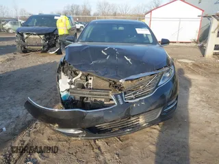 2015 Lincoln MKZ z VIN 3LN6L2J96FR619104, wystawiony jako IAAI lot #41794707 z przebiegiem 140 899 mil mil oraz . Historia ofert i sprzedaży dostępna na DreamBid. Obrazek 12.