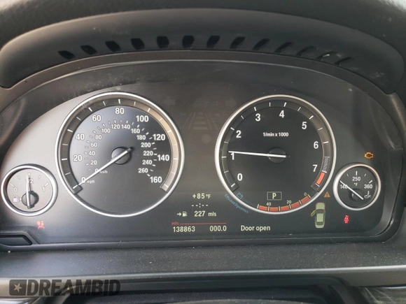 2013 BMW 5 Series 528i xDrive z VIN WBAXH5C52DD114878, wystawiony jako Copart lot #55486725 z przebiegiem 138 863 mil mil oraz Czysty tytuł • Clean title. Historia ofert i sprzedaży dostępna na DreamBid. Obrazek 9.