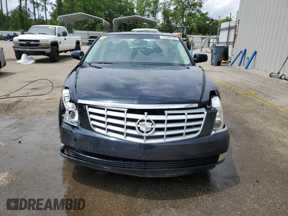 2008 Cadillac DTS 1SC z VIN 1G6KD57Y88U174251, wystawiony jako Copart lot #53309195 z przebiegiem 71 103 mil mil oraz Szkoda całkowita • Salvage title. Historia ofert i sprzedaży dostępna na DreamBid. Obrazek 5.