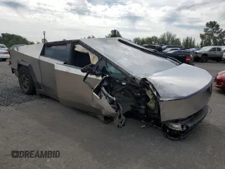 2024 Tesla Cybertruck z VIN 7G2CEHEDXRA013484, wystawiony jako Copart lot #68049444 z przebiegiem 2869 mil mil oraz Szkody całkowita. Historia ofert i sprzedaży dostępna na DreamBid. Obrazek 4.