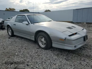 1986 Pontiac Firebird Trans Am z VIN 1G2FW87F8GL239553, wystawiony jako Copart lot #78263424 z przebiegiem 65 161 mil mil oraz Tytuł czysty. Historia ofert i sprzedaży dostępna na DreamBid. Obrazek 4.