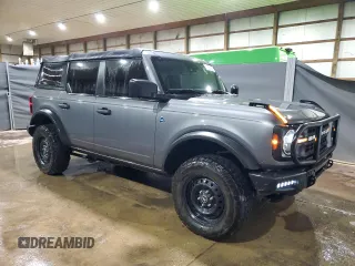 2021 Ford Bronco z VIN 1FMEE5DHXMLA92853, wystawiony jako Copart lot #51822135 z przebiegiem 34 894 mil mil oraz Szkoda całkowita • Salvage title. Historia ofert i sprzedaży dostępna na DreamBid. Obrazek 4.