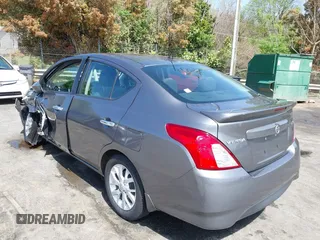 2016 Nissan Versa S z VIN 3N1CN7AP5GL916028, wystawiony jako IAAI lot #41923508 z przebiegiem 113 224 mil mil oraz . Historia ofert i sprzedaży dostępna na DreamBid. Obrazek 3.