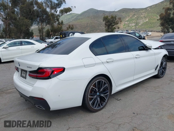 2021 BMW 5 Series 540i z VIN WBA53BJ07MWW92703, wystawiony jako IAAI lot #41868430 z przebiegiem Nie podano mil oraz . Historia ofert i sprzedaży dostępna na DreamBid. Obrazek 4.