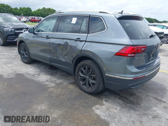 2024 Volkswagen Tiguan SE z VIN 3VV3B7AX9RM196186, wystawiony jako IAAI lot #42769059 z przebiegiem 16 258 mil mil oraz . Historia ofert i sprzedaży dostępna na DreamBid. Obrazek 3.