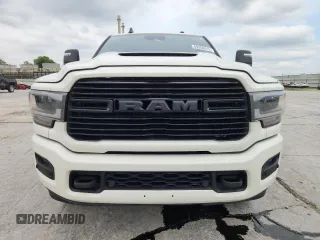 2024 Ram 2500 Laramie z VIN 3C6UR5FL4RG264988, wystawiony jako Copart lot #59959315 z przebiegiem 22 787 mil mil oraz Szkoda całkowita • Salvage title. Historia ofert i sprzedaży dostępna na DreamBid. Obrazek 5.