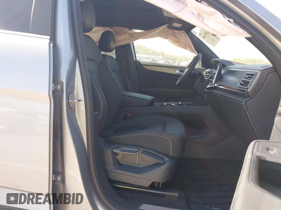 2024 Volkswagen Atlas SE z VIN 1V2KE2CA3RC243791, wystawiony jako IAAI lot #42037645 z przebiegiem 24 932 mil mil oraz . Historia ofert i sprzedaży dostępna na DreamBid. Obrazek 5.