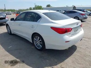2015 Infiniti Q50 Premium with VIN JN1BV7AR0FM421592, listed as a IAAI auction lot 42070055 with 161,038 mi miles. Bid and sale history available at carsss.com. Image 3.