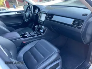 2014 Volkswagen Touareg Sport with VIN WVGEF9BP7ED003332, listed as a Copart auction lot 63043535 with 179,727 mi miles and Salvage title. Bid and sale history available at DreamBid. Image 5.