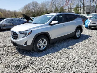 2021 GMC Terrain SLE z VIN 3GKALMEV6ML382992, wystawiony jako Copart lot #54299135 z przebiegiem 34 571 mil mil oraz Szkoda całkowita • Salvage title. Historia ofert i sprzedaży dostępna na DreamBid. Obrazek 1.