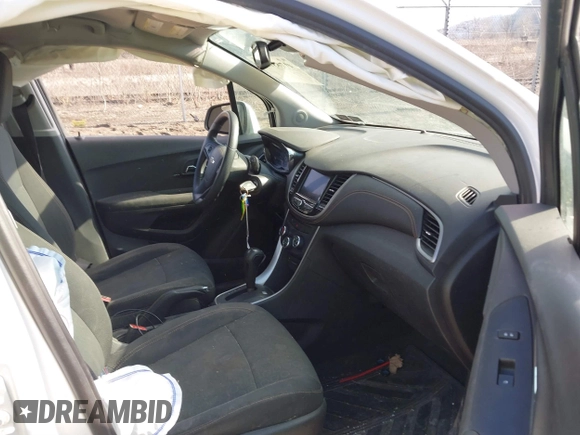 2020 Chevrolet Trax LS with VIN 3GNCJNSB5LL266439, listed as a IAAI auction lot 41763923 with 67,799 mi miles. Bid and sale history available at carsss.com. Image 5.