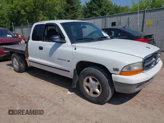 1998 Dodge Dakota SLT z VIN 1B7GL22X9WS620905, wystawiony jako IAAI lot #42388299 z przebiegiem 146 315 mil mil oraz . Historia ofert i sprzedaży dostępna na DreamBid. Obrazek 1.