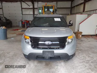 2013 Ford Police Interceptor Utility z VIN 1FM5K8AR8DGA68521, wystawiony jako IAAI lot #42063404 z przebiegiem 84 716 mil mil oraz . Historia ofert i sprzedaży dostępna na DreamBid. Obrazek 12.