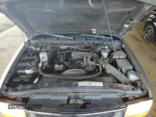 2000 GMC Jimmy SLE Convenience with VIN 1GKDT13W7Y2384460, listed as a Copart auction lot 85545254 with 165,787 mi miles and Clean Title. Bid and sale history available at carsss.com. Image 12.