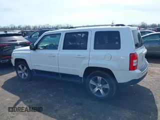 2017 Jeep Patriot High Altitude z VIN 1C4NJPFA1HD153258, wystawiony jako IAAI lot #41846706 z przebiegiem 57 048 mil mil oraz . Historia ofert i sprzedaży dostępna na DreamBid. Obrazek 14.