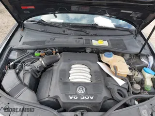 2003 Volkswagen Passat GLX with VIN WVWYH63B23E073924, listed as a IAAI auction lot 41447079 with 160,263 mi miles. Bid and sale history available at carsss.com. Image 10.