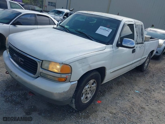 2002 GMC Sierra 1500 SLE with VIN 2GTEC19V421138682, listed as a IAAI auction lot 41945481 with 520,499 mi miles. Bid and sale history available at carsss.com. Image 2.