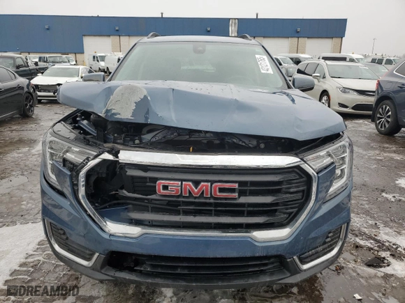 2024 GMC Terrain SLE with VIN 3GKALTEG7RL211171, listed as a Copart auction lot 43121765 with 11,042 mi miles and Clean Title. Bid and sale history available at carsss.com. Image 5.
