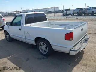 1998 GMC Sonoma with VIN 1GTCS1443W8543587, listed as a IAAI auction lot 41810870 with 164,342 mi miles. Bid and sale history available at carsss.com. Image 3.