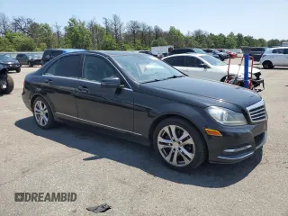 2012 Mercedes-Benz C 300 Sport z VIN WDDGF8BB6CA540760, wystawiony jako Copart lot #63679585 z przebiegiem 199 160 mil mil oraz Szkoda całkowita • Salvage title. Historia ofert i sprzedaży dostępna na DreamBid. Obrazek 4.