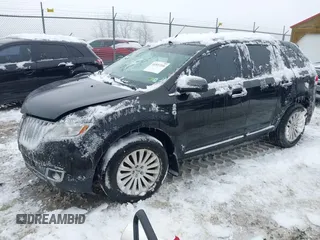 2013 Lincoln MKX z VIN 2LMDJ8JK6DBL21851, wystawiony jako IAAI lot #41537216 z przebiegiem 194 126 mil mil oraz . Historia ofert i sprzedaży dostępna na DreamBid. Obrazek 2.