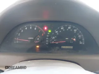 2002 Toyota Camry LE z VIN 4T1BE30K02U096796, wystawiony jako IAAI lot #42230108 z przebiegiem 249 883 mil mil oraz . Historia ofert i sprzedaży dostępna na DreamBid. Obrazek 7.