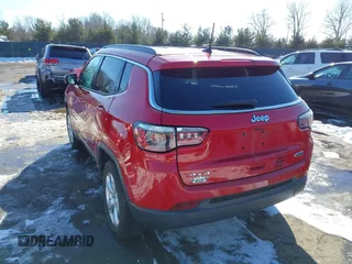 2018 Jeep Compass Altitude with VIN 3C4NJDBB0JT192615, listed as a IAAI auction lot 41633528 with 81,983 mi miles and . Bid and sale history available at carsss.com. Image 3.