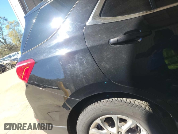 2020 Chevrolet Equinox LT z VIN 2GNAXJEV5L6233921, wystawiony jako IAAI lot #42466454 z przebiegiem 64 667 mil mil oraz . Historia ofert i sprzedaży dostępna na DreamBid. Obrazek 4.