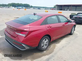2024 Hyundai Elantra SE z VIN KMHLL4DG3RU824076, wystawiony jako IAAI lot #42471521 z przebiegiem 2 359 mil mil oraz . Historia ofert i sprzedaży dostępna na DreamBid. Obrazek 4.