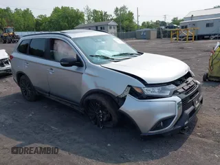 2020 Mitsubishi Outlander ES z VIN JA4AZ3A34LZ004714, wystawiony jako IAAI lot #42474448 z przebiegiem 187 361 mil mil oraz . Historia ofert i sprzedaży dostępna na DreamBid. Obrazek 1.