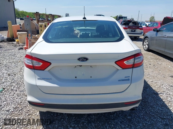 2013 Ford Fusion SE Hybrid z VIN 3FA6P0LU9DR349321, wystawiony jako IAAI lot #42156321 z przebiegiem 90 688 mil mil oraz . Historia ofert i sprzedaży dostępna na DreamBid. Obrazek 16.
