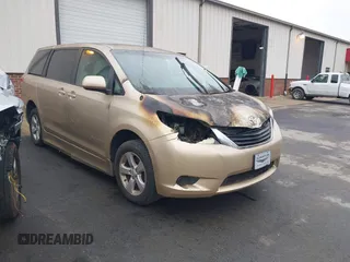 2011 Toyota Sienna LE AAS with VIN 5TDKK3DC0BS025523, listed as a IAAI auction lot 41114051 with 1 mi miles. Bid and sale history available at carsss.com. Image 1.