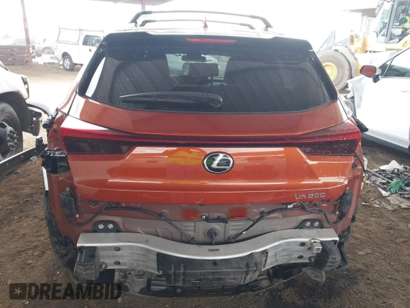 2019 Lexus UX 200 z VIN JTHY3JBH9K2005464, wystawiony jako IAAI lot #42196158 z przebiegiem 50 910 mil mil oraz . Historia ofert i sprzedaży dostępna na DreamBid. Obrazek 17.