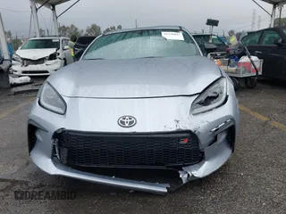 2024 Toyota GR86 with VIN JF1ZNBB19R9760629, listed as a IAAI auction lot 41528047 with 7,637 mi miles. Bid and sale history available at carsss.com. Image 13.