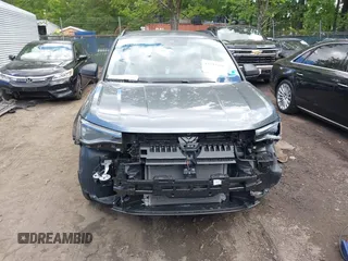 2025 Volkswagen Taos z VIN 3VV5C7B23SM012634, wystawiony jako IAAI lot #42342616 z przebiegiem 4381 mil mil oraz . Historia ofert i sprzedaży dostępna na DreamBid. Obrazek 13.