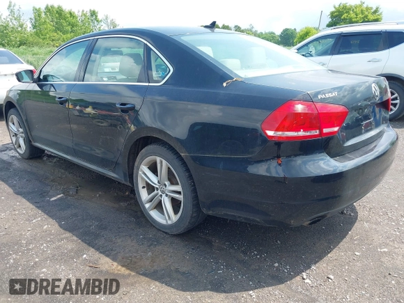 2014 Volkswagen Passat SE z VIN 1VWBT7A38EC039956, wystawiony jako IAAI lot #42479286 z przebiegiem 157 579 mil mil oraz . Historia ofert i sprzedaży dostępna na DreamBid. Obrazek 3.