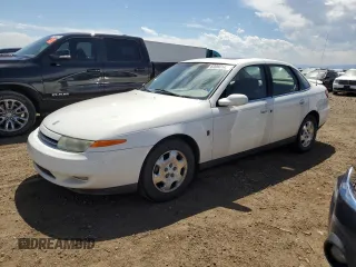 2001 Saturn LS z VIN 1G8JW54R21Y589722, wystawiony jako Copart lot #63060143 z przebiegiem 151 779 mil mil oraz Nie do naprawy. Historia ofert i sprzedaży dostępna na DreamBid. Obrazek 1.