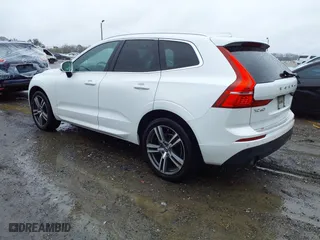 2020 Volvo XC60 Momentum with VIN YV4102DK8L1522348, listed as a IAAI auction lot 41729535 with 43,833 mi miles. Bid and sale history available at carsss.com. Image 3.