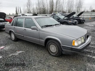1990 Volvo 760 z VIN YV1GA8740L0089828, wystawiony jako Copart lot #84668844 z przebiegiem 272 600 mil mil oraz Szkody całkowita. Historia ofert i sprzedaży dostępna na DreamBid. Obrazek 4.