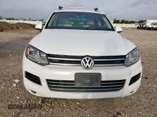 2012 Volkswagen Touareg Sport z VIN WVGEF9BP4CD007058, wystawiony jako Copart lot #56971745 z przebiegiem 181 221 mil mil oraz Czysty tytuł • Clean title. Historia ofert i sprzedaży dostępna na DreamBid. Obrazek 5.