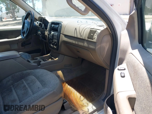 2005 Ford Explorer XLS z VIN 1FMZU62K85UA25172, wystawiony jako IAAI lot #42632323 z przebiegiem 360 978 mil mil oraz . Historia ofert i sprzedaży dostępna na DreamBid. Obrazek 5.
