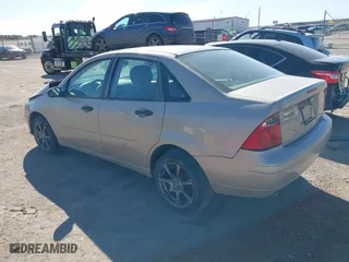 2007 Ford Focus S with VIN 1FAFP34N47W298854, listed as a IAAI auction lot 41814627 with 126,781 mi miles. Bid and sale history available at carsss.com. Image 3.