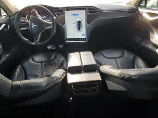 2013 Tesla Model S Performance z VIN 5YJSA1DP1DFP20689, wystawiony jako Copart lot #63685765 z przebiegiem 218 610 mil mil oraz Szkoda całkowita • Salvage title. Historia ofert i sprzedaży dostępna na DreamBid. Obrazek 8.