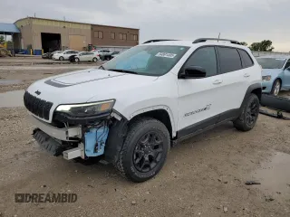 2022 Jeep Cherokee X z VIN 1C4PJMCX5ND547292, wystawiony jako Copart lot #54891495 z przebiegiem 23 483 mil mil oraz Szkoda całkowita • Salvage title. Historia ofert i sprzedaży dostępna na DreamBid. Obrazek 1.