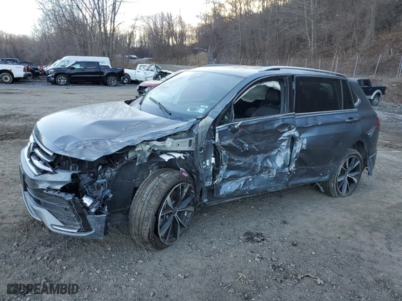 2024 Volkswagen Tiguan SEL R-Line with VIN 3VV4B7AX9RM160230, listed as a Copart auction lot 41581845 with 295 mi miles and Salvage Title. Bid and sale history available at carsss.com. Image 1.