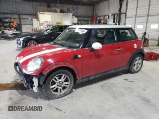 2011 MINI Hardtop z VIN WMWSU3C58BT095542, wystawiony jako Copart lot #57474055 z przebiegiem 41 490 mil mil oraz Szkoda całkowita • Salvage title. Historia ofert i sprzedaży dostępna na DreamBid. Obrazek 1.