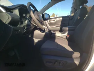 2022 Toyota RAV4 XLE with VIN 2T3P1RFV8NW299890, listed as a Copart auction lot 81045724 with 51,506 mi miles and Salvage title. Bid and sale history available at DreamBid. Image 7.