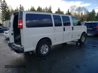 2005 Chevrolet Express Passenger with VIN 1GAHG35U551121466, listed as a Copart auction lot 80658034 with 84,598 mi miles and Salvage title. Bid and sale history available at DreamBid. Image 3.