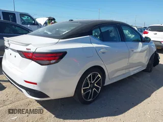 2025 Nissan Sentra SR с VIN 3N1AB8DV3SY267437, выставлен на аукционе IAAI как лот 42531663 с пробегом 11 954 миль миль и . История ставок и продаж доступна на DreamBid. Изображение 4.