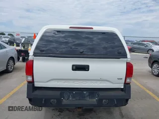 2017 Toyota Tacoma SR5 z VIN 5TFCZ5ANXHX065886, wystawiony jako IAAI lot #42308228 z przebiegiem 294 931 mil mil oraz . Historia ofert i sprzedaży dostępna na DreamBid. Obrazek 16.